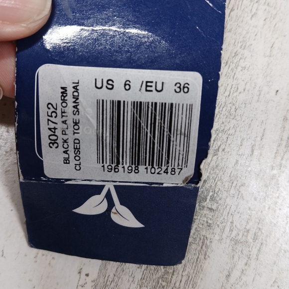 New without box
Farm Rio Black Closed Toe Platform Sandals #1409 - Picture 11 of 11